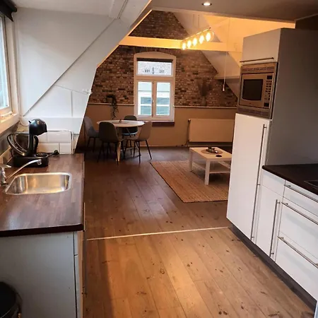 Attic In The Center * Gouda